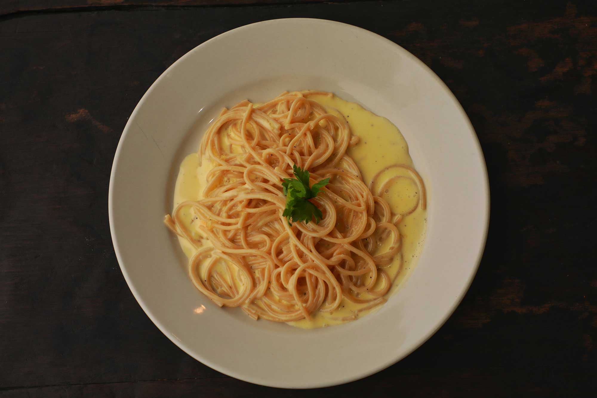 Pasta con salsa blanca restaurante en antigua guatemala